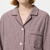 Organic cotton notched collar buttons and piped chest pocket detail