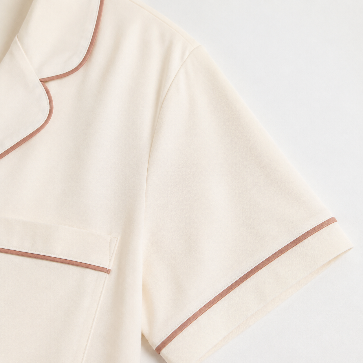Ivory rose-piped cotton short set sleeve closure detail