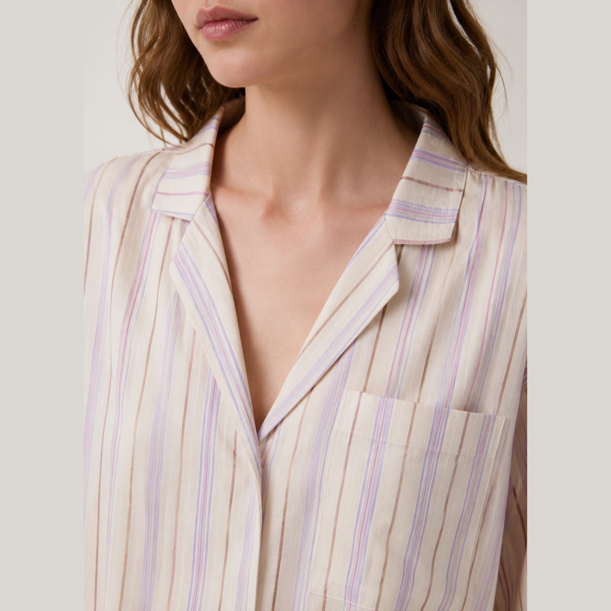 Striped cotton set complete collar close-up